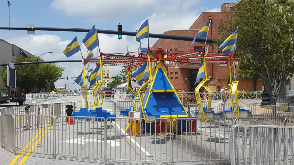 The Dragonfly Swing, a blue and yellow swing ride with bench seats