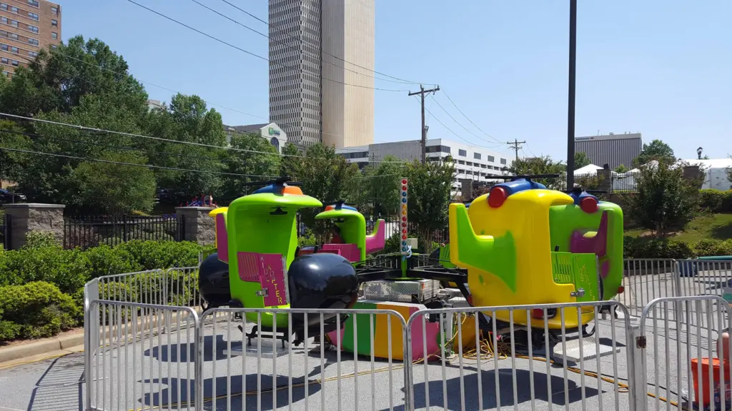 Kiddie Kopter ride running with kids and parents